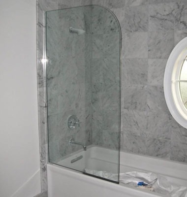 Frameless Curved Panel on Tub