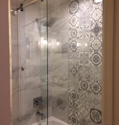 Frameless Serenity Slider on Tub