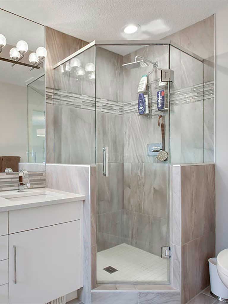 Frameless Neo-Angle Shower